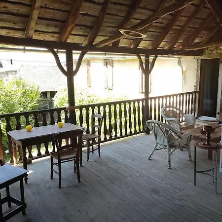 Maison De Chouliou
